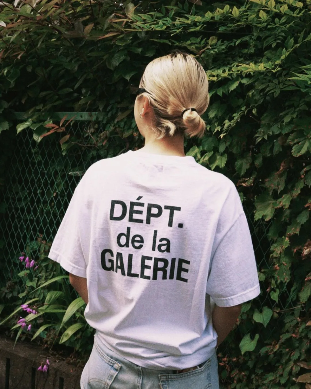 GALLERY DEPT. CLASSIC FRENCH TEE Classic French TEE White S-XL This time the return of the classic French Tee follows the newly replenished version of the official website. The printing is mottled and distressed. The main label/wash water label/code number label are also updated. The old style is newly made and the quality is increased.